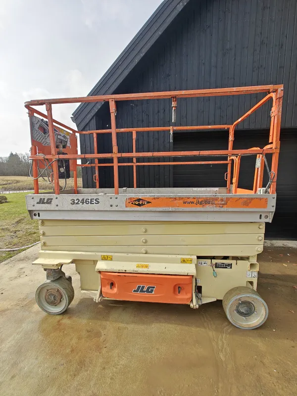 JLG 3246 