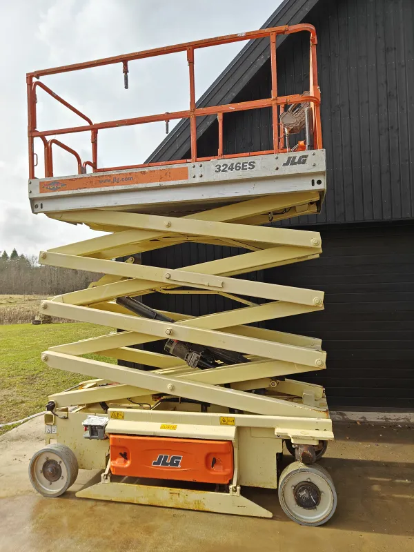 JLG 3246 