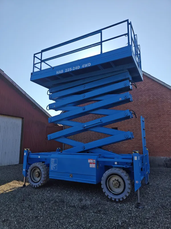 HAB 225+24D 4X4