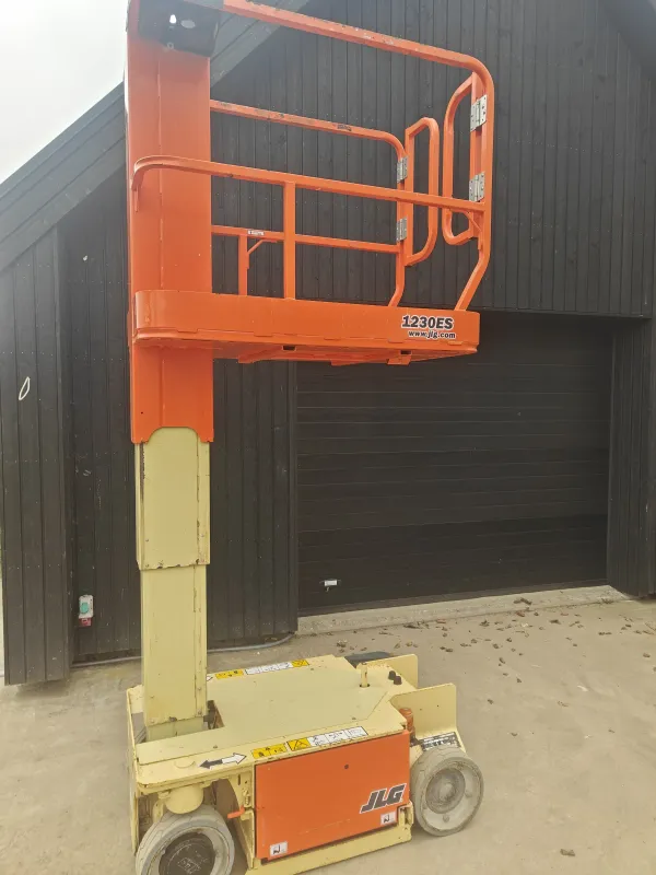 JLG 1230ES